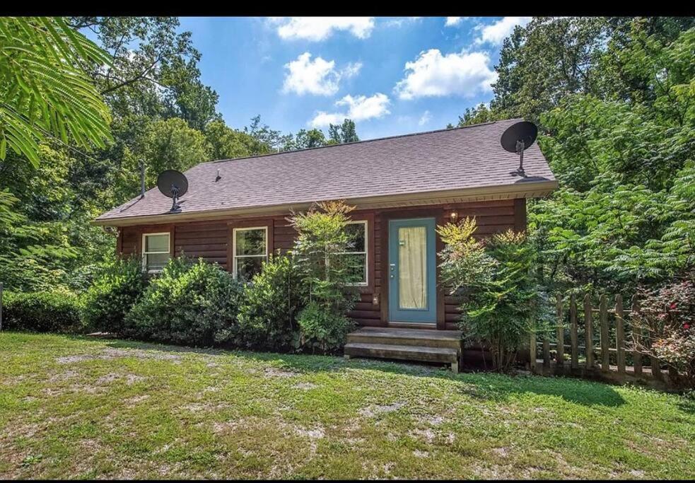 Smokey Mountain Retreat, Hot Tub, Game Room, Sleeps 8! Gatlinburg Exterior photo